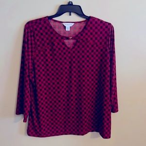 Liz Claiborne top   Red and black pattern with keyhole accent on front